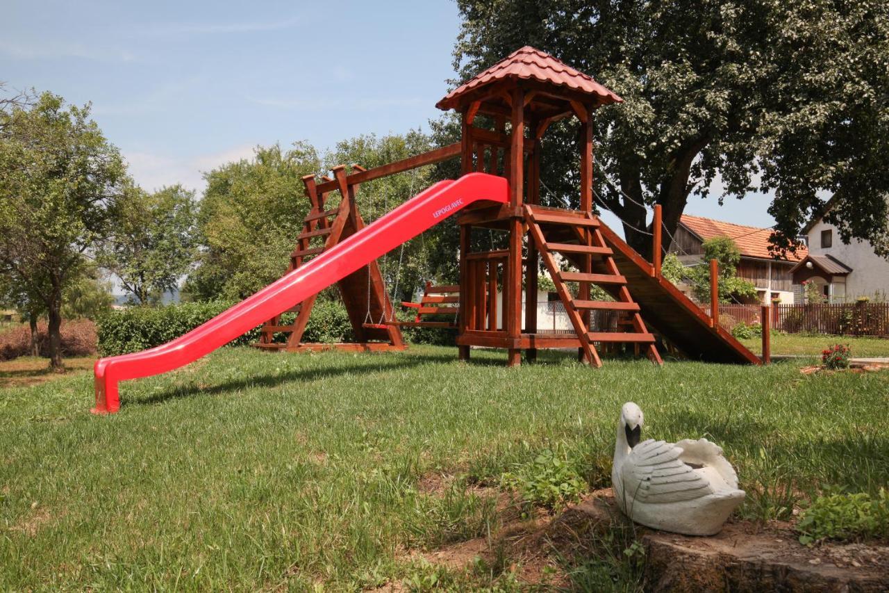 Riverside Apartments Otočac Екстериор снимка