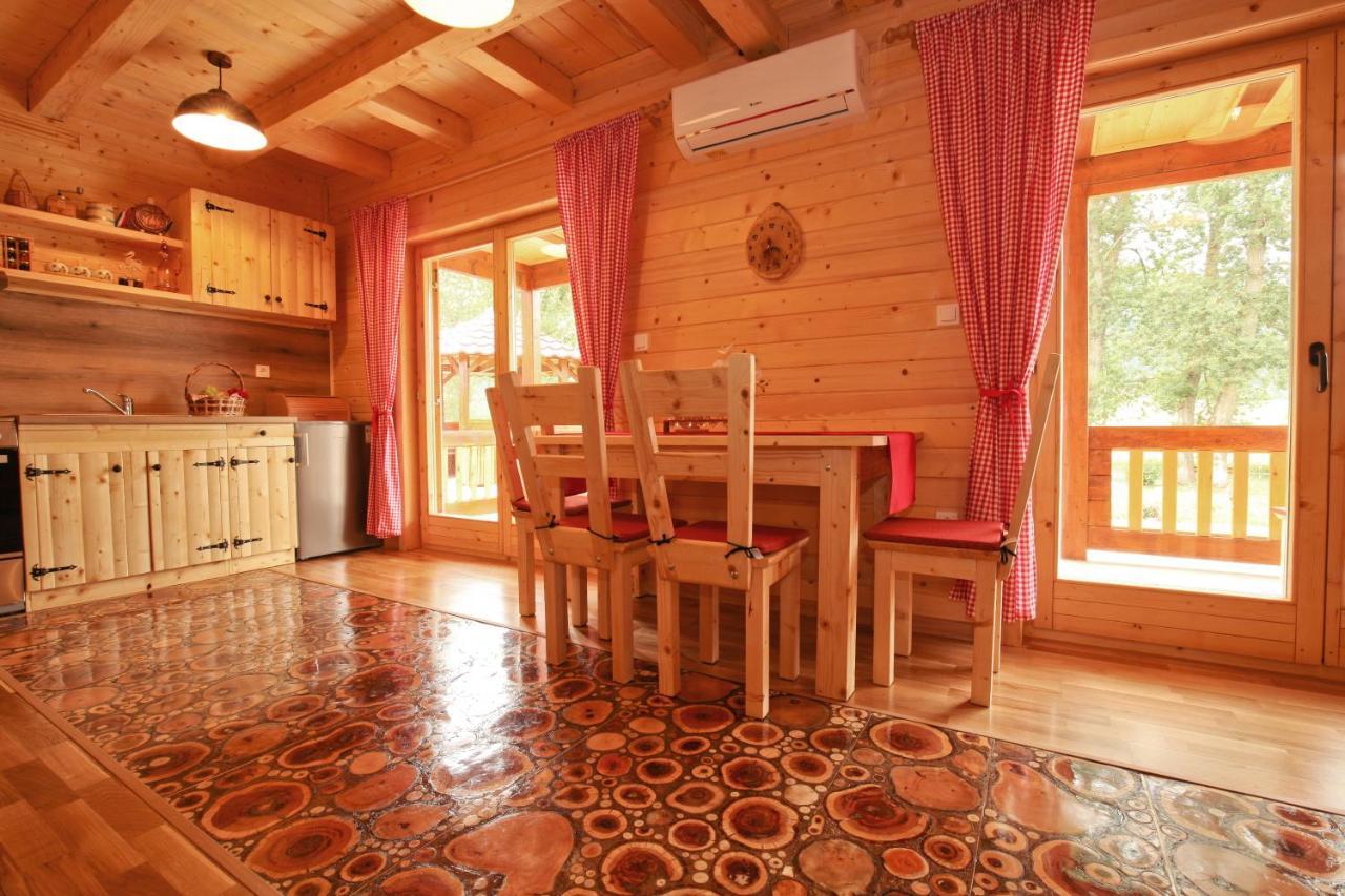 Riverside Apartments Otočac Екстериор снимка