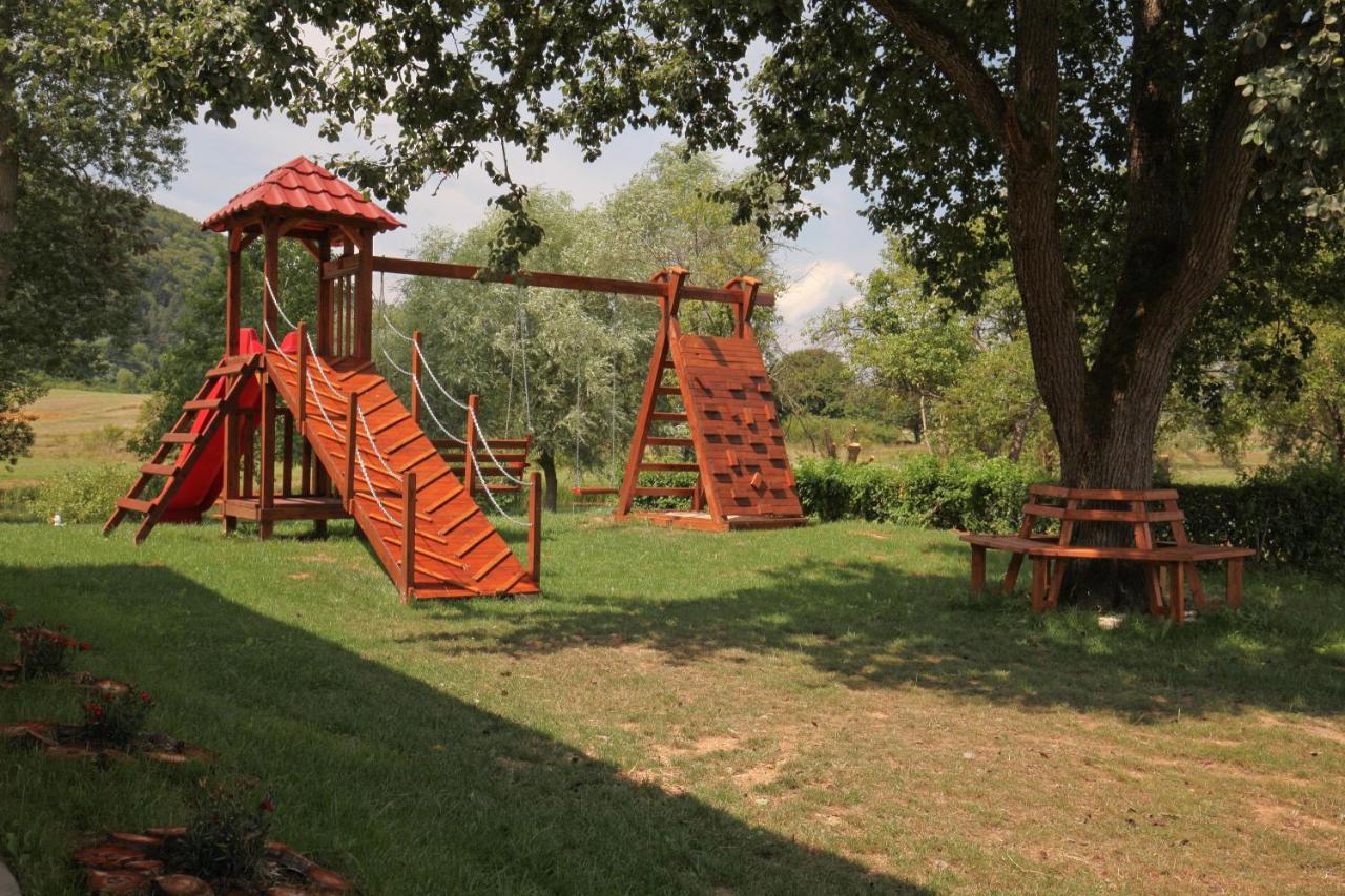Riverside Apartments Otočac Екстериор снимка
