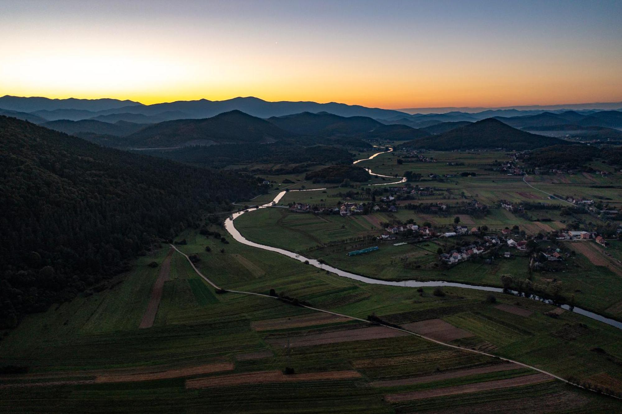 Riverside Apartments Otočac Екстериор снимка