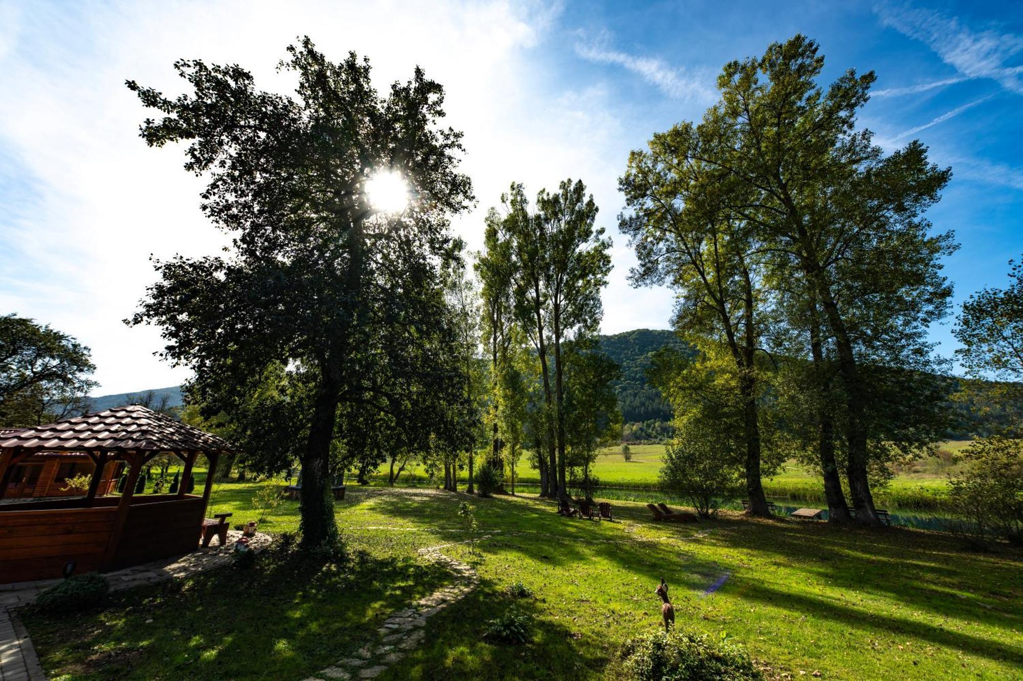 Riverside Apartments Otočac Екстериор снимка