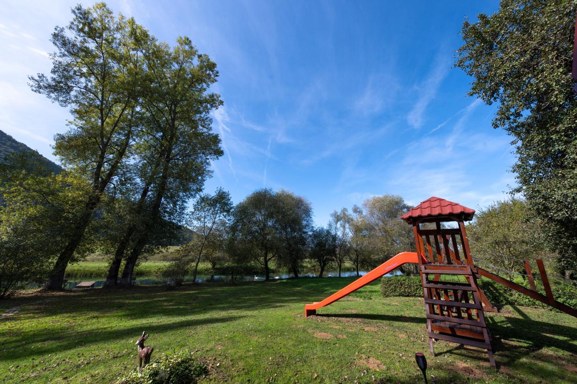 Riverside Apartments Otočac Екстериор снимка