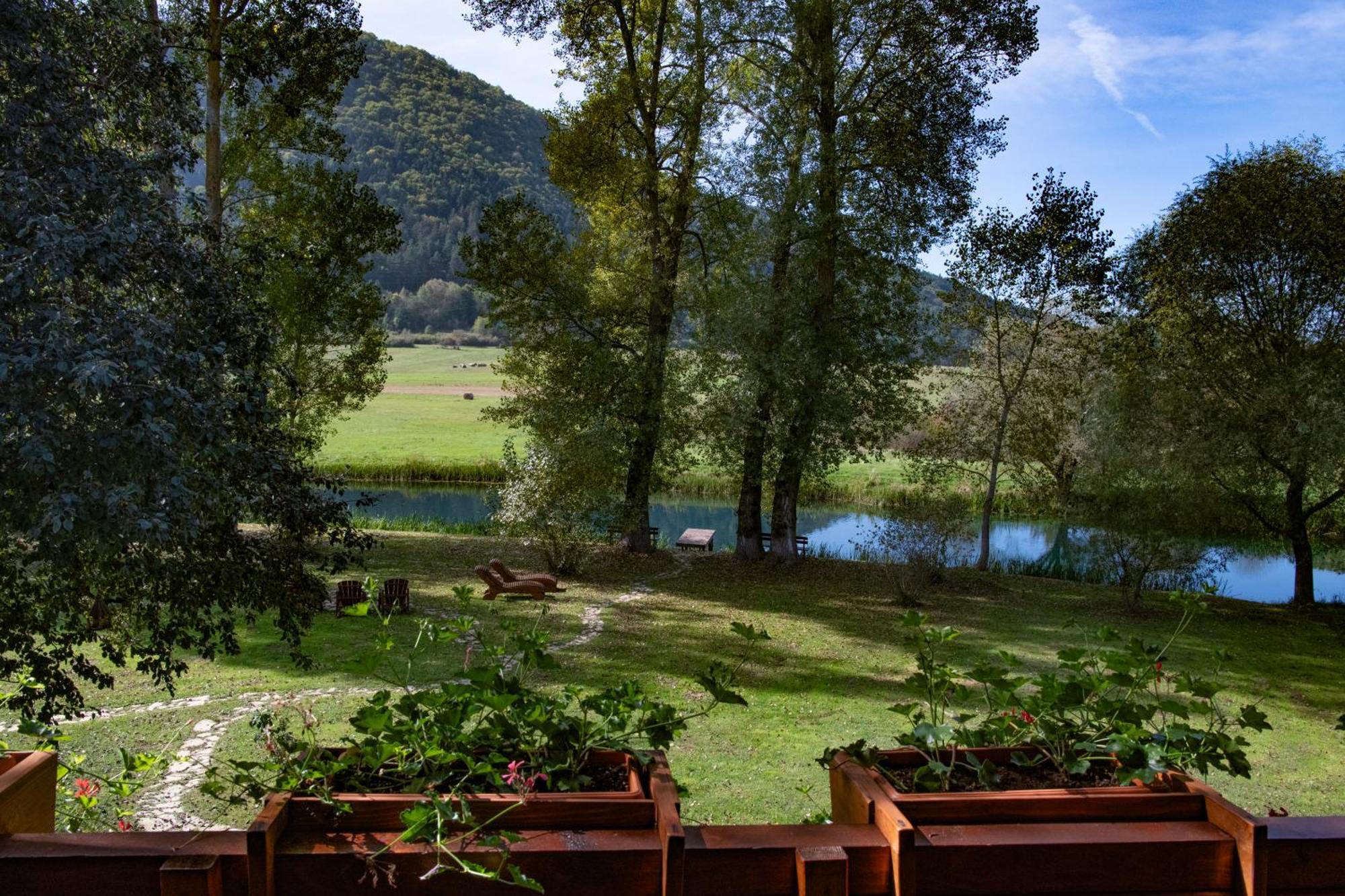 Riverside Apartments Otočac Екстериор снимка